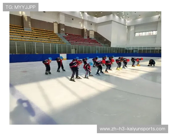 国际短道速滑巡回赛在社区举办少儿冰上普及周